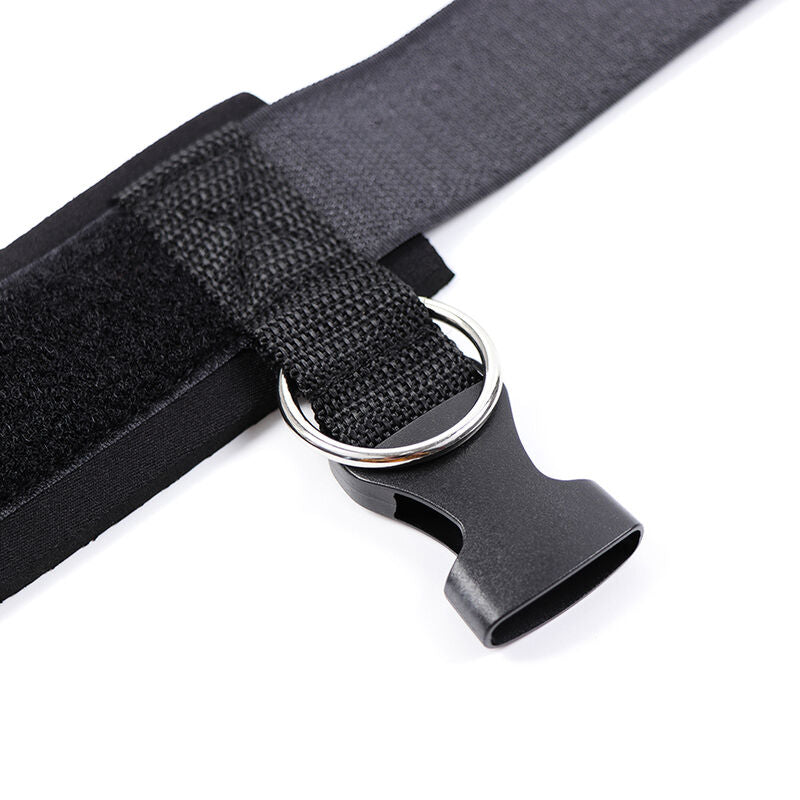 OHMAMA FETISH - CINTURE DI RESTRIZIONE PER I POLSI CON CHIUSURA A GANCIO E ANELLO IN NEOPRENE